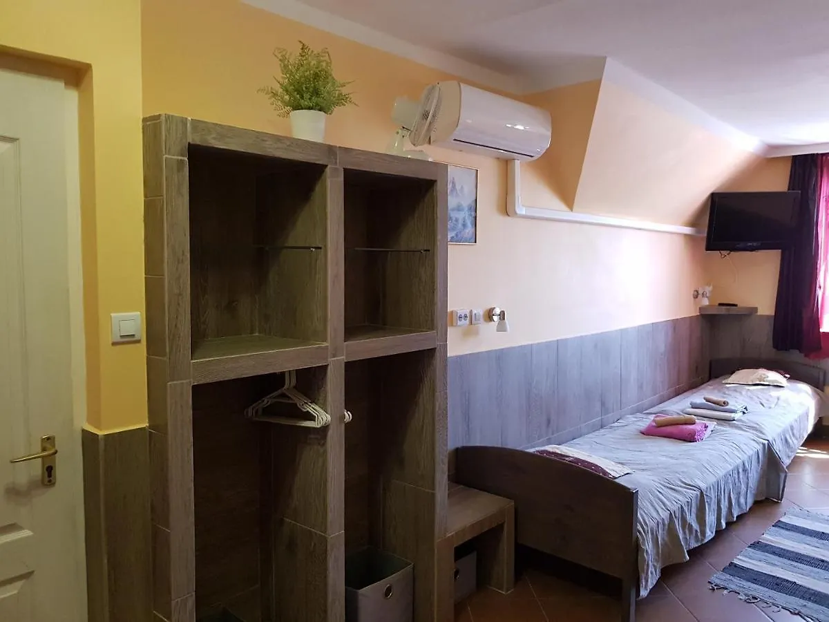 Leganyi Apartmanhaz Eger
